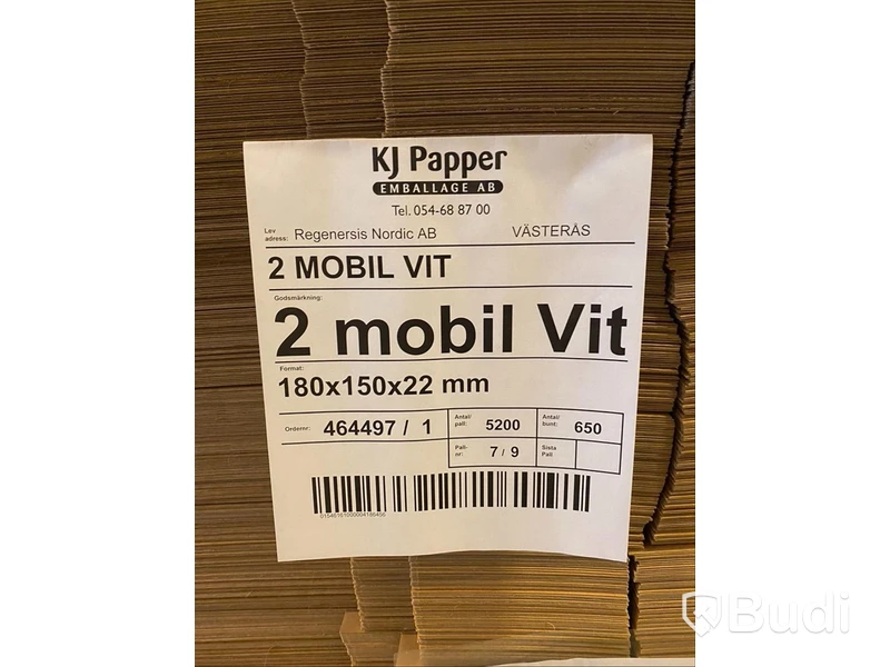 Liten kartong i vit "2 mobil vit" från KJ Papper, Ca 5200 kartonger per pall